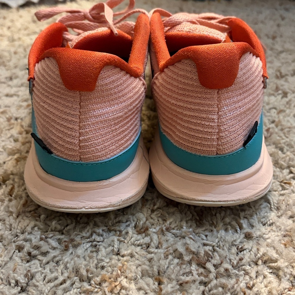 Nike Kyrie Low 5 Women’s Sneakers size 8 - Picture 5 of 8